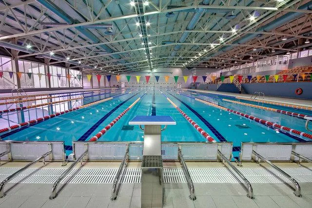 Κολυμβητική εγκατάσταση μεγάλης κλίμακας