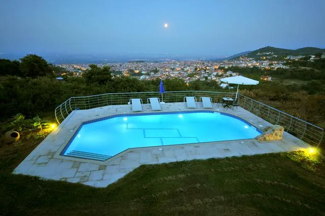 Πισίνα με skimmer και φωτισμό led