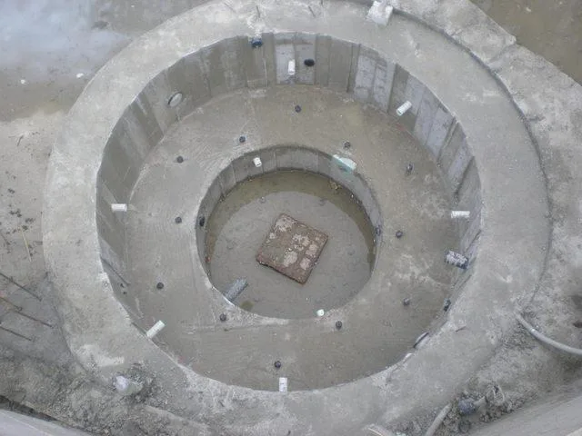 Χτιστό υδρομασάζ σε στάδιο κατασκευής