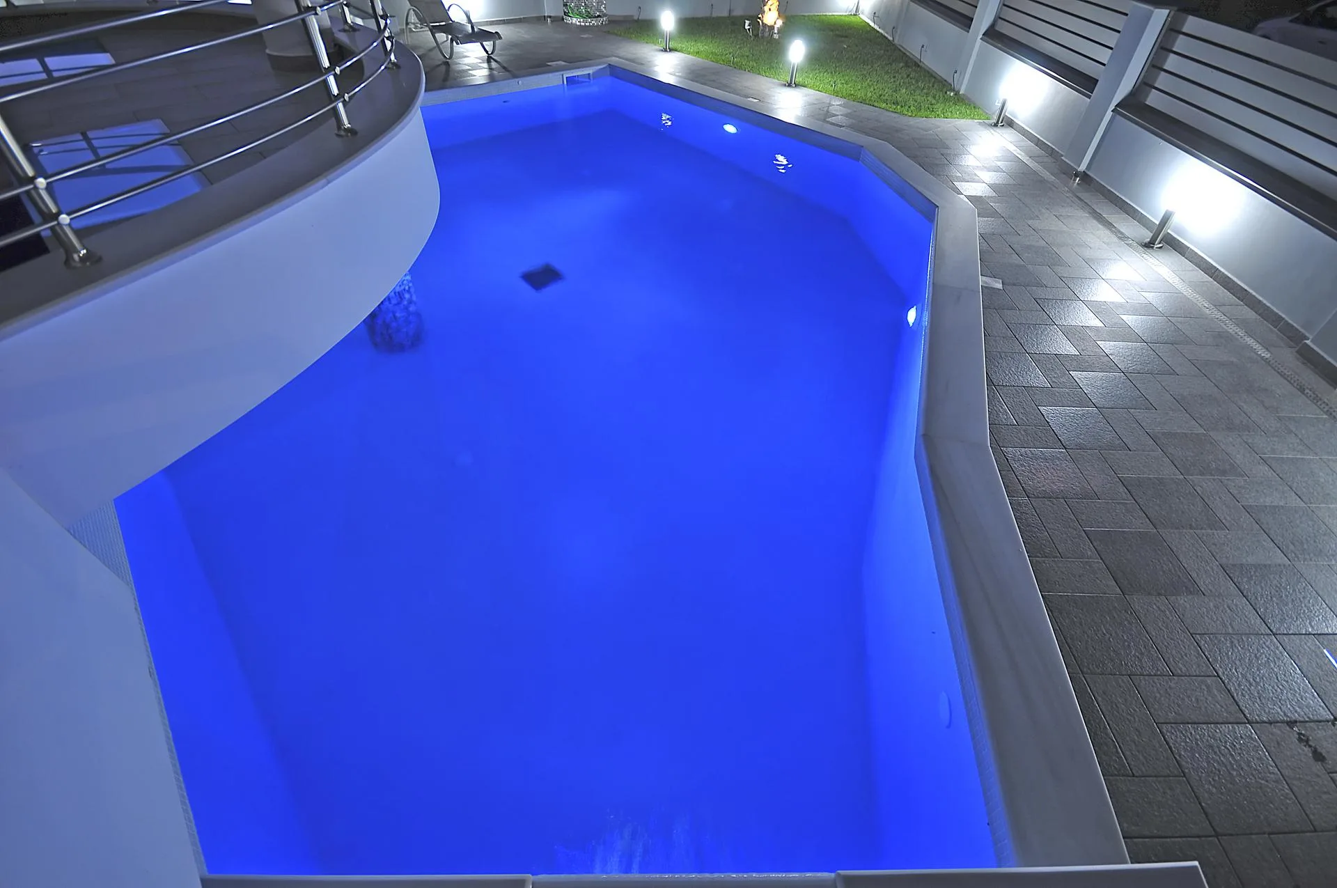 Οικιακή πισίνα - φωτογραφία 3