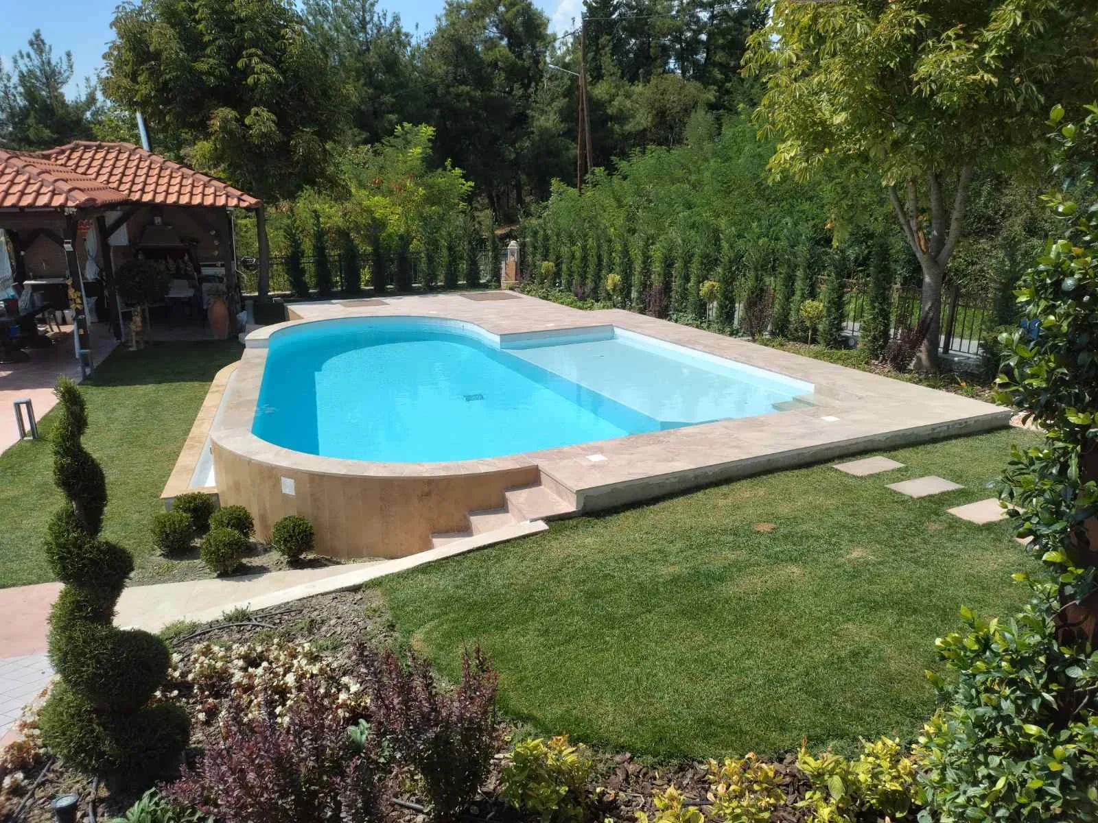 Πισίνα στη Χαλκιδική