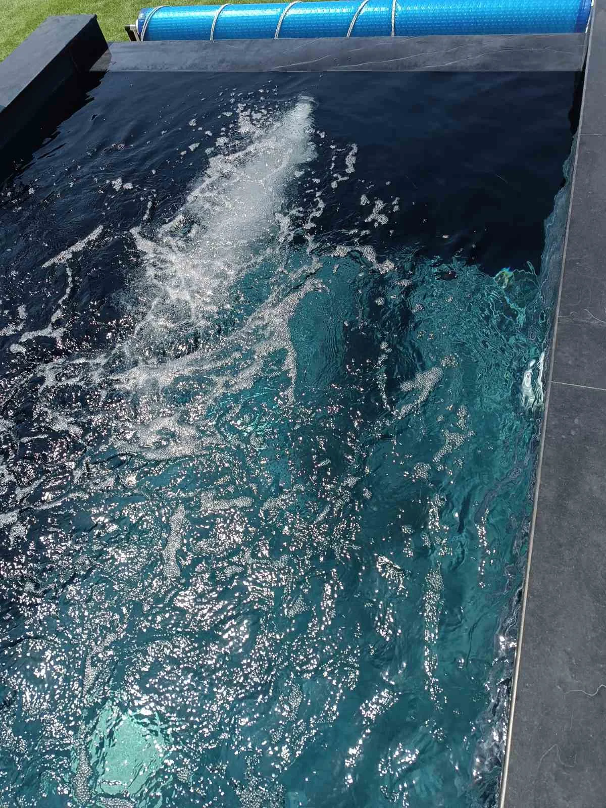 Πισίνα με αντίρροη κολύμβηση και μηχανοστάσιο