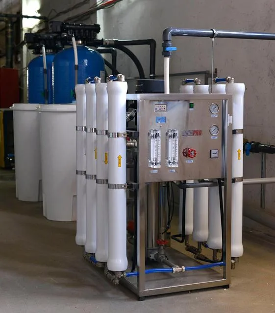 Διάταξη επεξεργασίας νερού με αποσκλήρυνση και αντίστροφη όσμωση